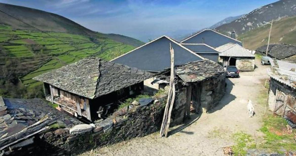 Barandón, en el concejo de Villayón, uno de los pueblos que corren riesgo de despoblamiento absoluto.