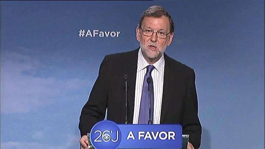 Rajoy tiende la mano a PSOE y Ciudadanos para formar gobierno