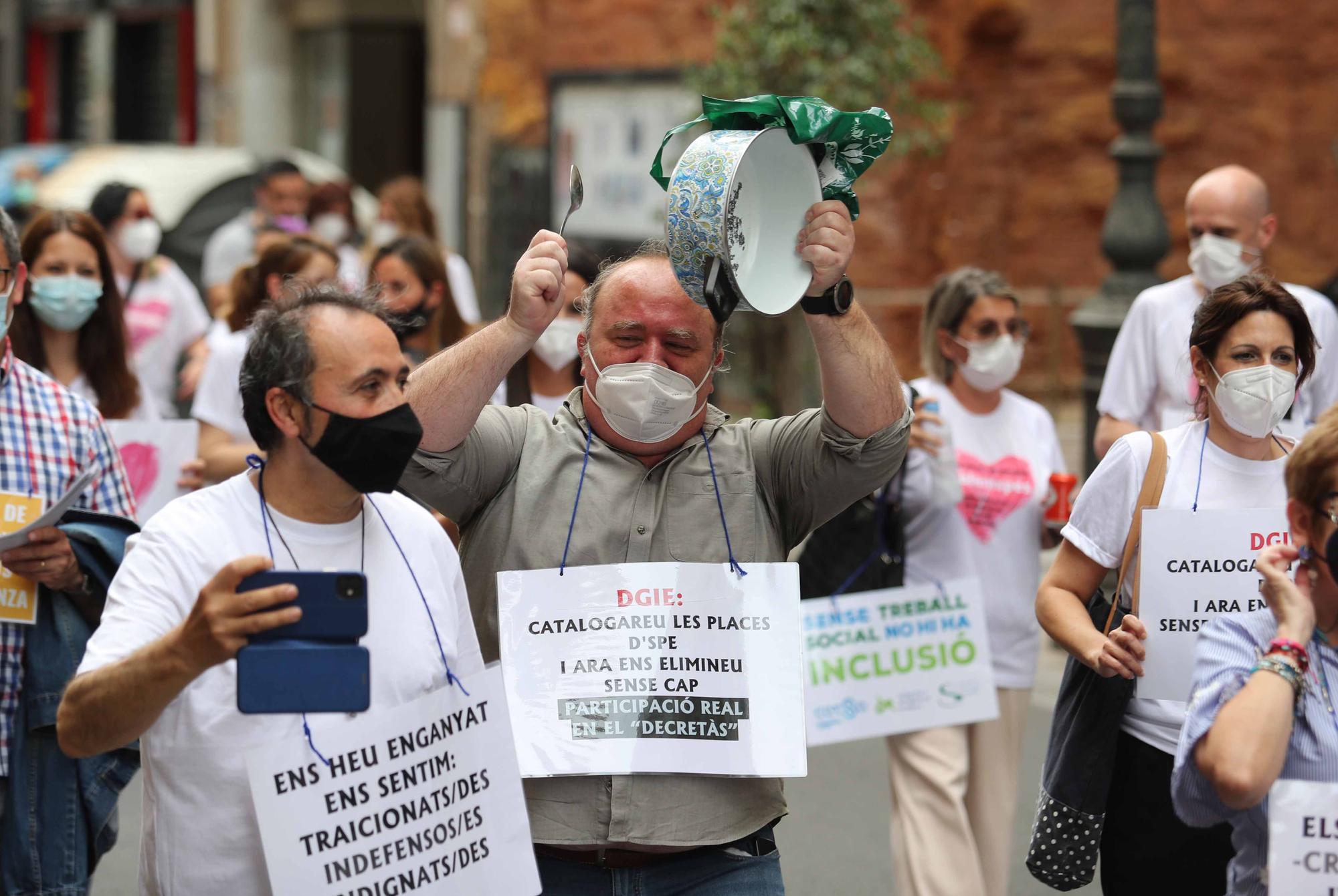 Protesta en València contra el "desmantelamiento" de los SPES y reclama "diálogo" a Educación