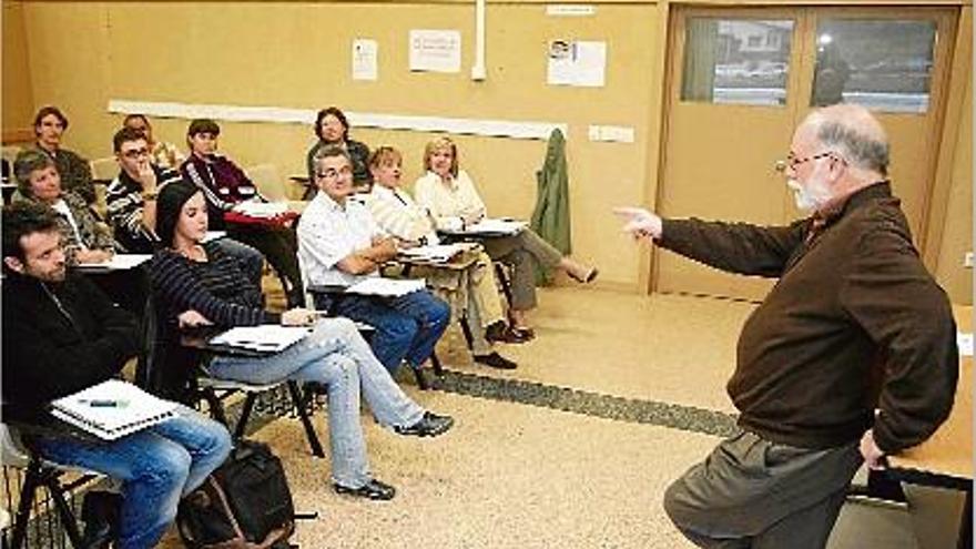 Pau i Desarmament La càtedra UNESCO convida a la UdG Arcadi Oliveres