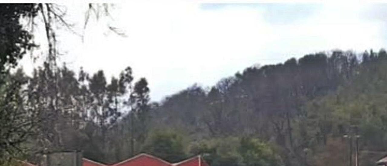 Estado actual de una de las carreteras de acceso al Cabo Peñas desde la parroquia de Laviana.