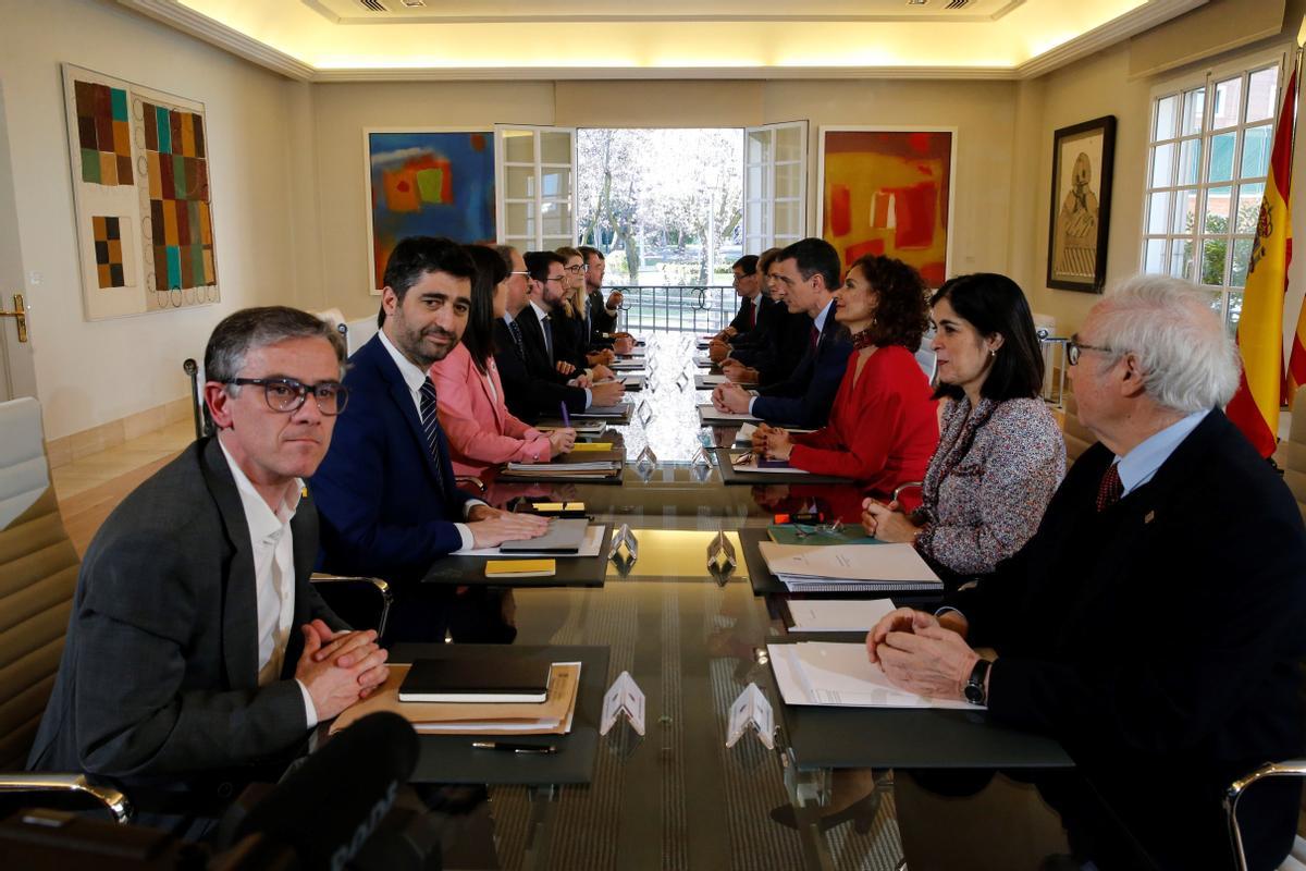 Primera reunión de la mesa de diálogo Gobierno-Generalitat, el 26 de febrero de 2020 en el palacio de la Moncloa. 