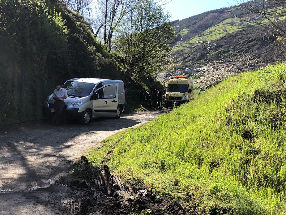 Fallece un hombre en Cangas del Narcea en un accidente de tractor