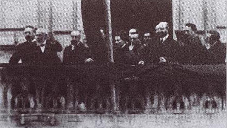 Altamira, durante su recibimiento en el Ayuntamiento de Alicante en abril de 1910.