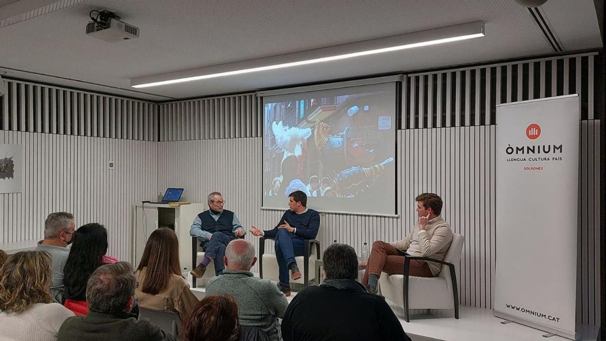 La presentació del llibre «Gegants. Sis-cents anys de festa i tradició» celebrada ahir a Solsona | L.S.