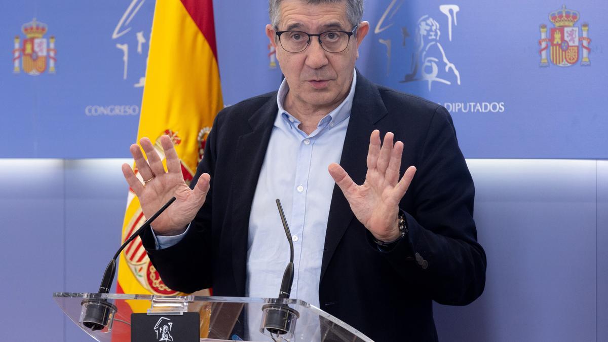 El portavoz del PSOE en el Congreso, Patxi López, durante una rueda de prensa posterior a la Junta de Portavoces, en el Congreso de los Diputados, a 18 de junio de 2024, en Madrid (España).