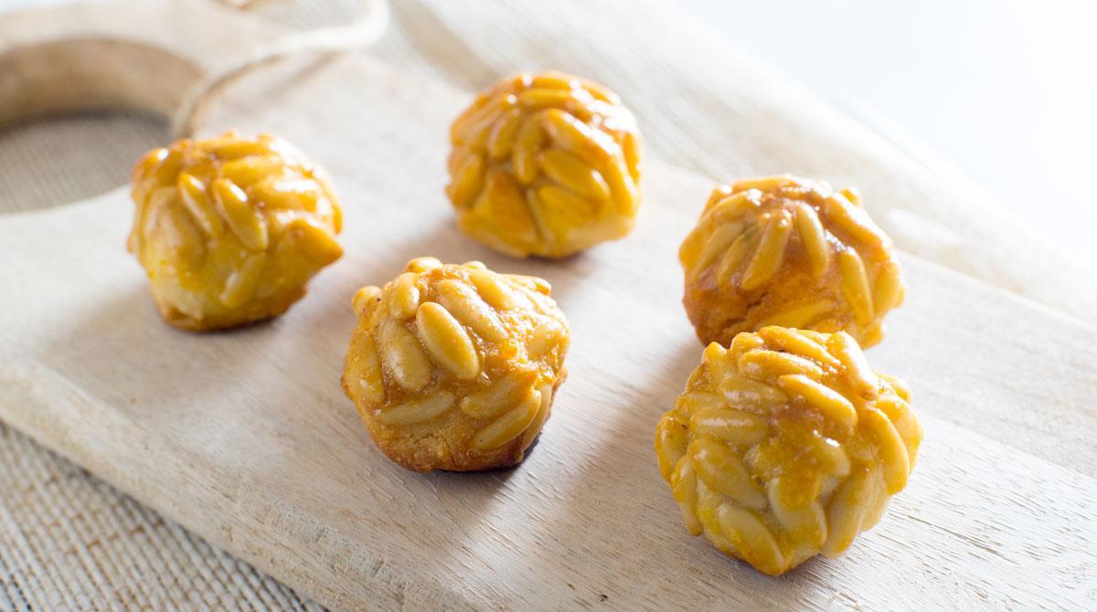 Panellets de piñones, lo que más triunfan.