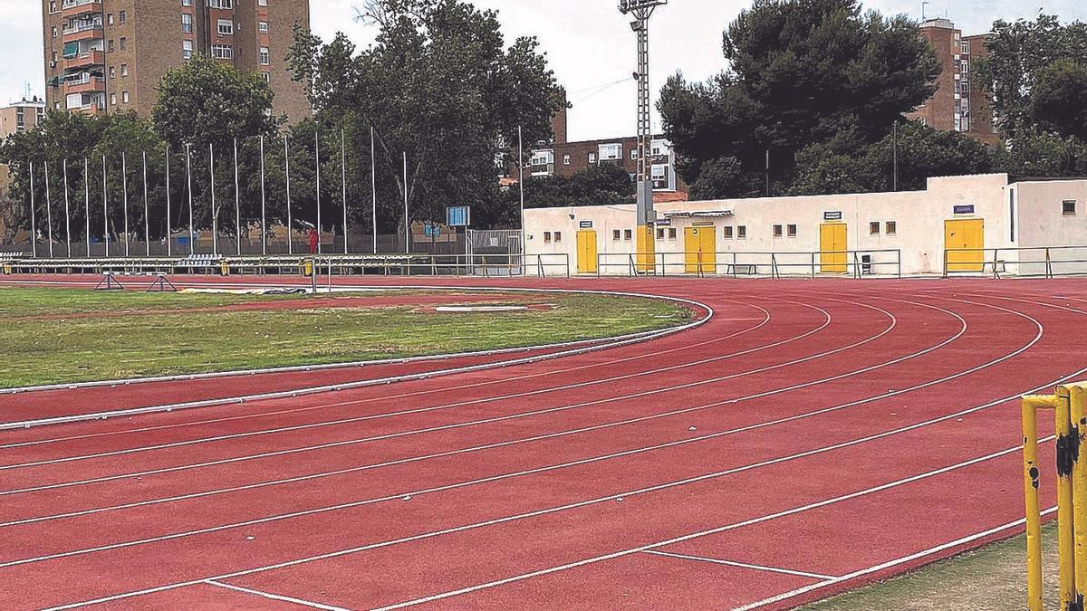 Pista municipal de atletismo. | IVÁN URQUÍZAR