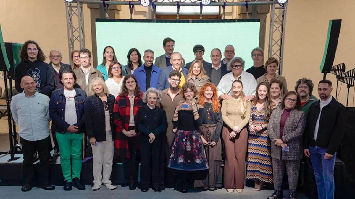 Foto de familia de los nuevos artesanos de Tenerife