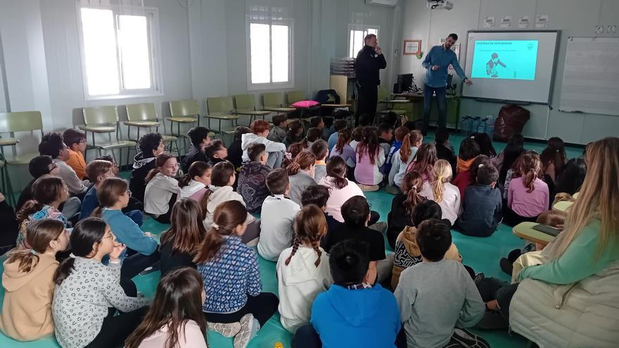 Un taller de pirotecnia para garantizar unas fallas seguras en Faura