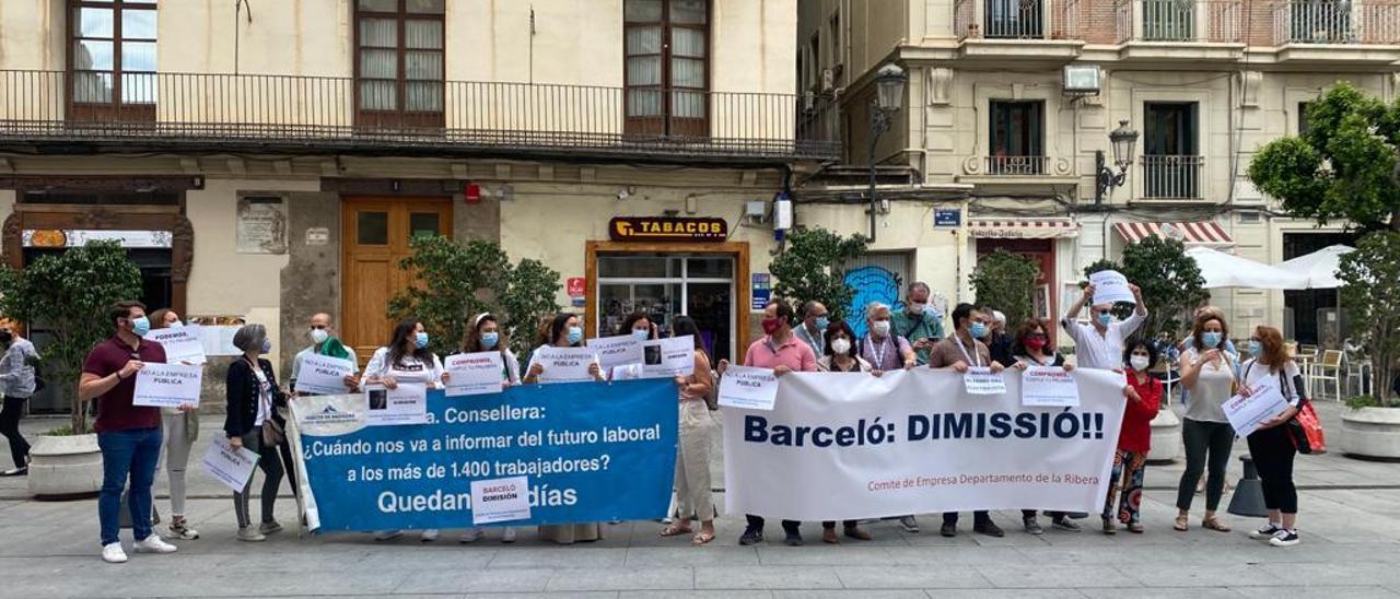 Protesta de trabajadores afectados por las reversiones, entre ellos los de Torrevieja.