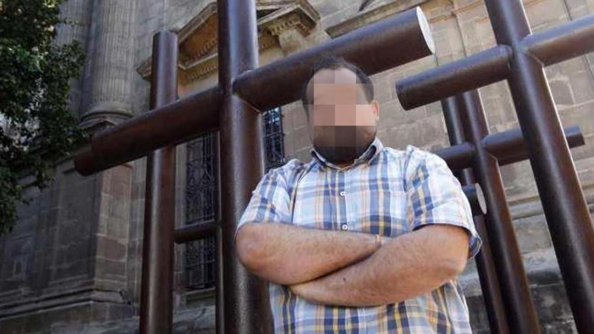 El párroco Francisco J. C., en una imagen de archivo. Fue ordenado sacerdote en 2017. Tras su paso por Melilla,  regresó a la provincia de Málaga.
