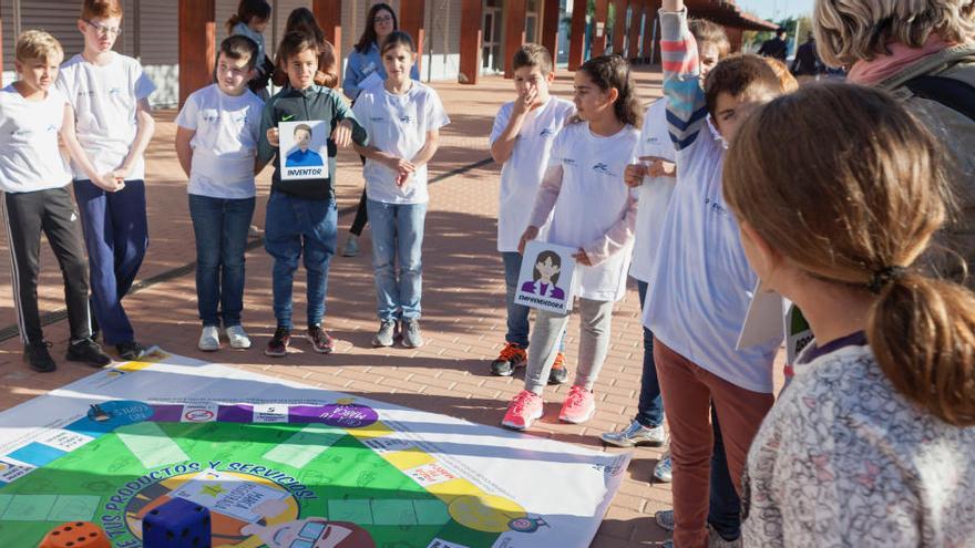 La EUIPO conciencia a mil escolares en Alicante para que eviten los productos falsificados