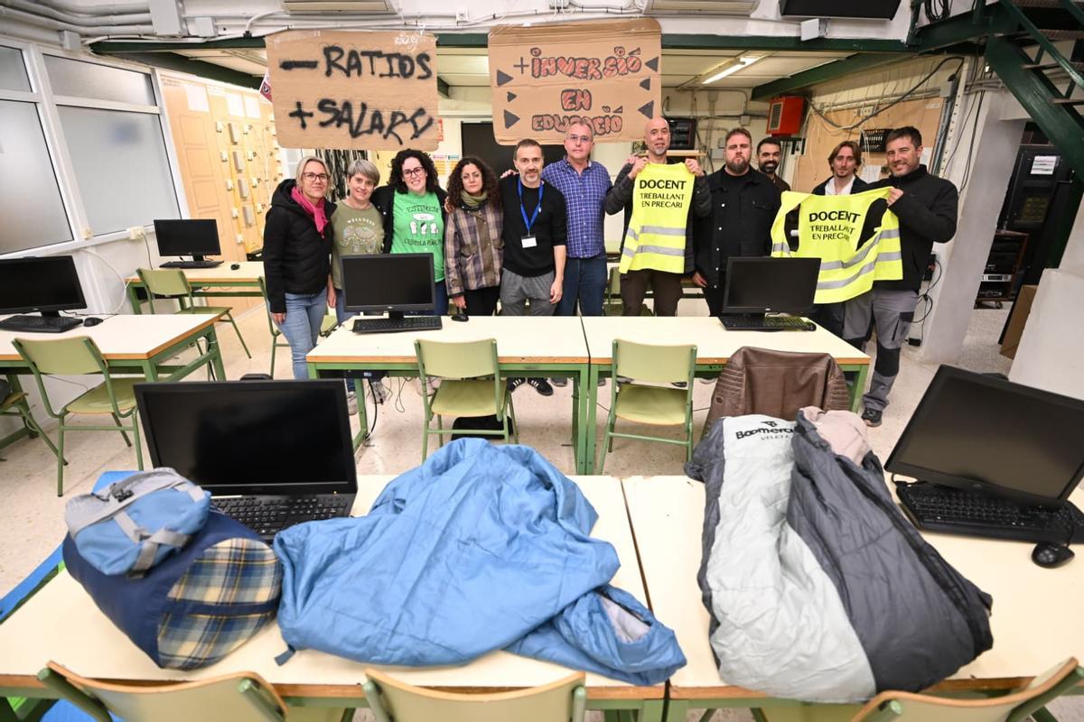 Cincuenta profesores del IES La Torreta de Elche se encierran para reclamar mejoras en la educación pública Cincuenta profesores del IES La Torreta de Elche se encierran para reclamar mejoras en la educación pública