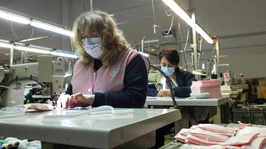 Una empresa de confecciones ha cedido sus instalaciones para fabricar mascarillas.