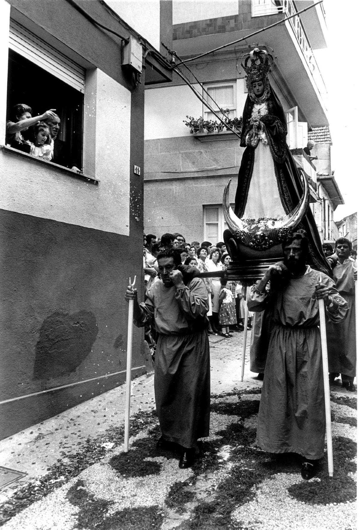 Procesión de la Virgen «A Gabacha», con motivo de las Festas da Coca, en 1989.