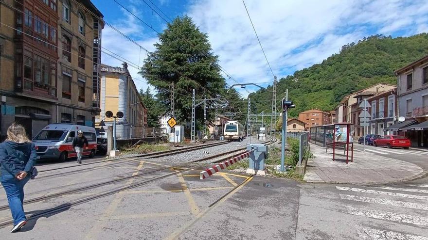 IU reclama mejoras en los pasos a nivel ferroviarios de San Martín