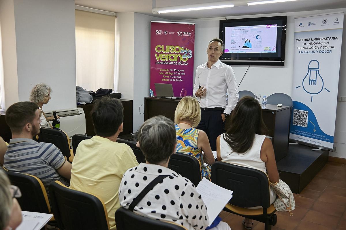 Alejandro Luque, durante su charla en los cursos de verano de la UMA, en Ronda.