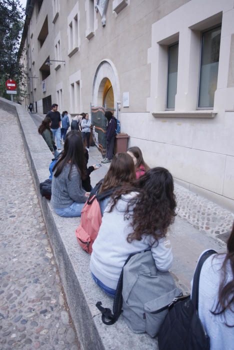 Piquets impedeixen l'accés dels alumnes a la UdG