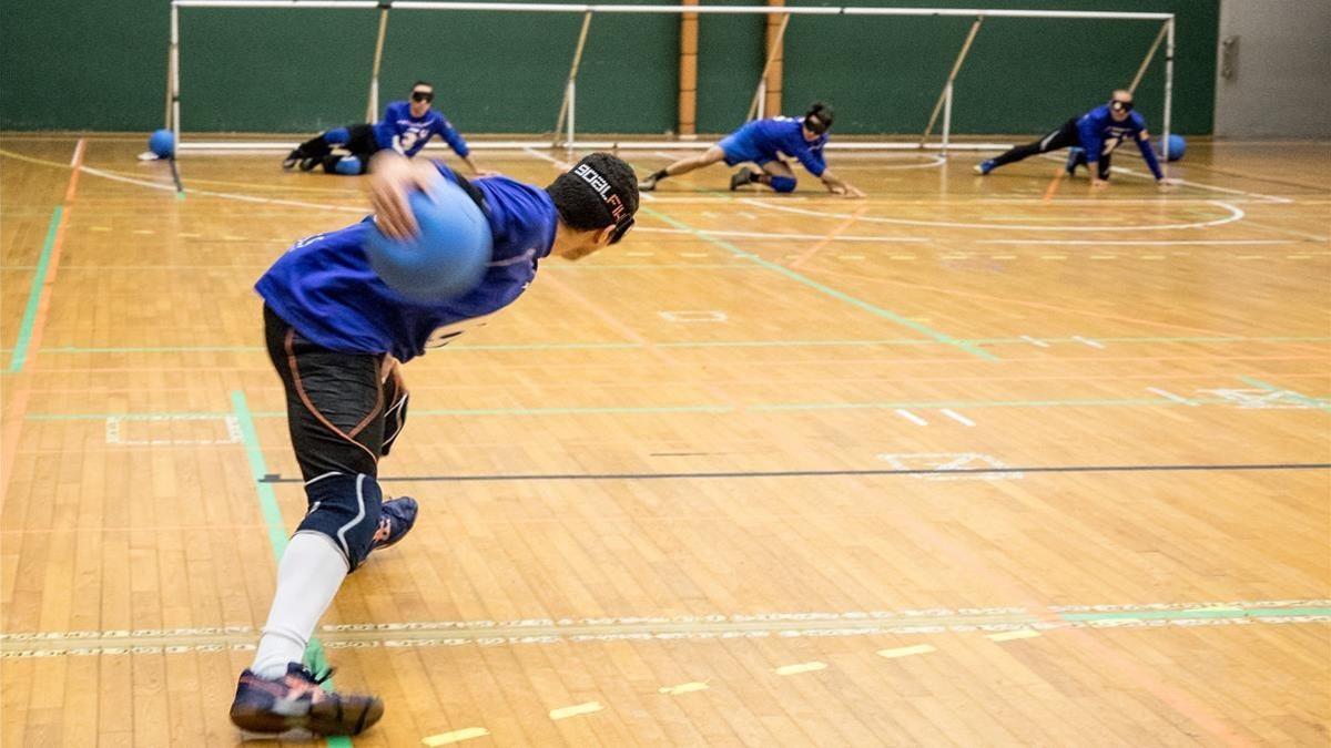 Entrenamiento de la selección catalana de goalball en el CAR de Sant Cugat.