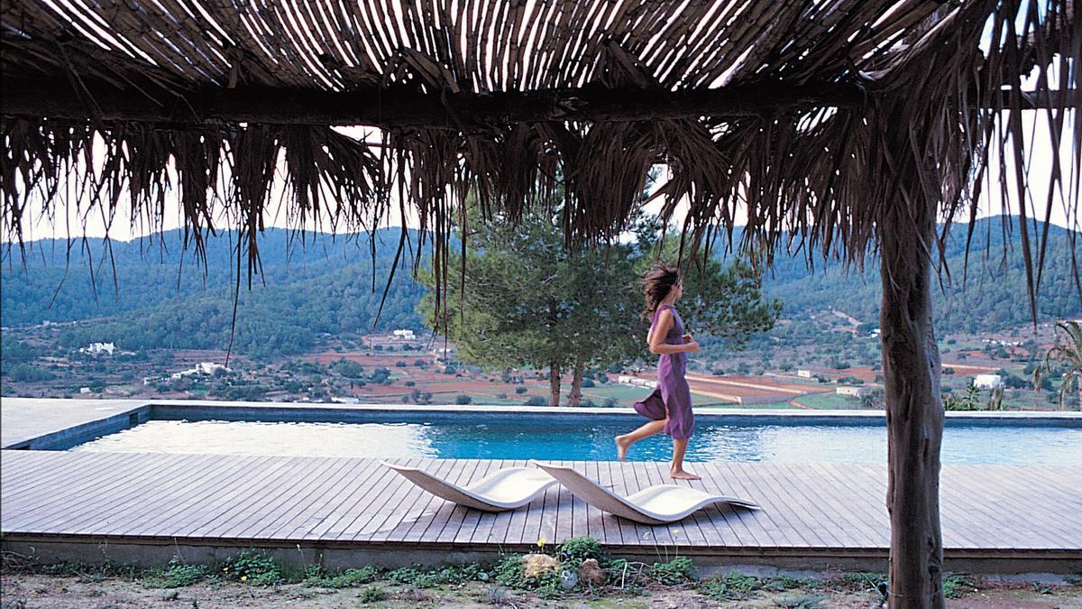 El arquitecto contó con los días calurosos incluyendo una bonita piscina