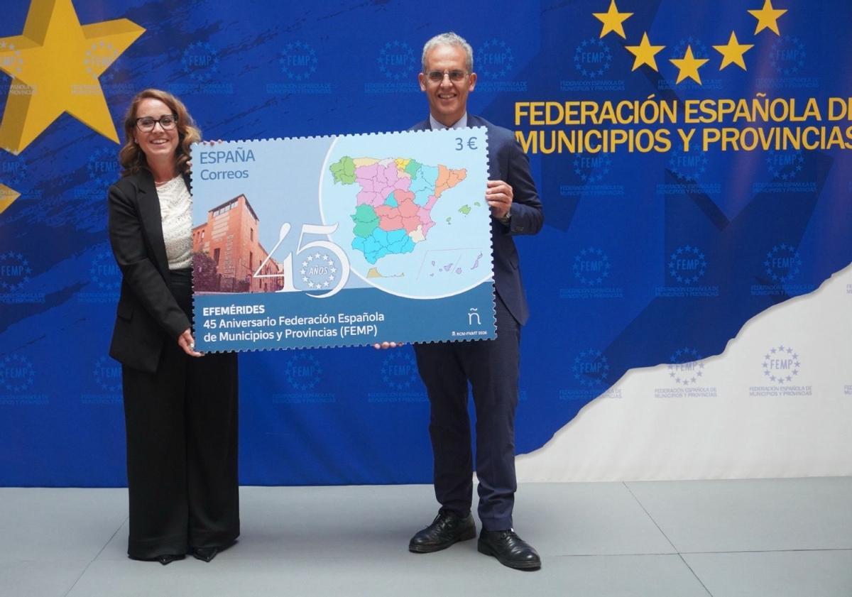 Correos emite un sello para conmemorar el 45 aniversario de la Federación Española de Municipios y Provincias