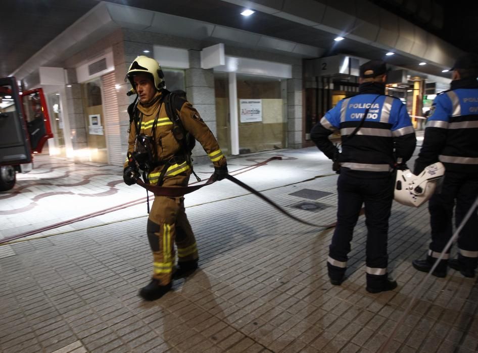 Incendio en la calle Nueve de Mayo de Oviedo