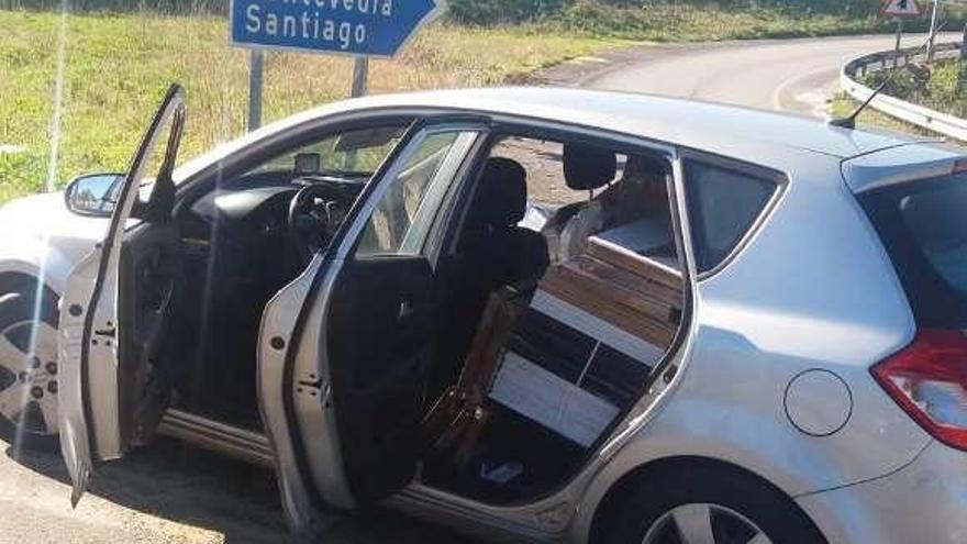 El vehículo cargado de cuadros. // Guardia Civil