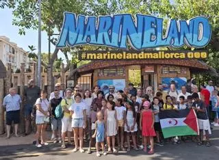 Los niños saharauis de Vacances en Pau disfrutan de un día en Marineland junto a sus familias de acogida
