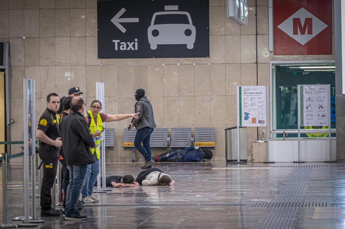 Simulacro de atentado terrorista en la estación de Sants