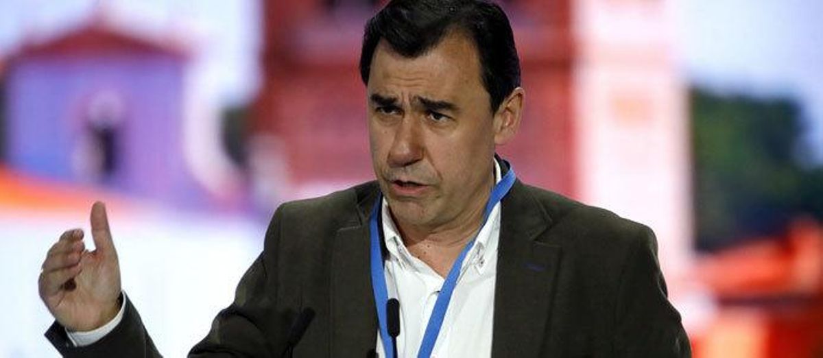 Rajoy mantiene a Cospedal como secretaria general