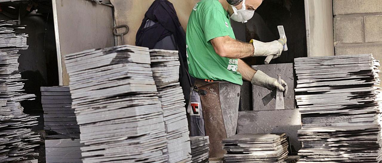 Planta de procesado de Pizarras Los Tres Cuñados, en Casaio (Carballeda de Valdeorras).  | // FDV