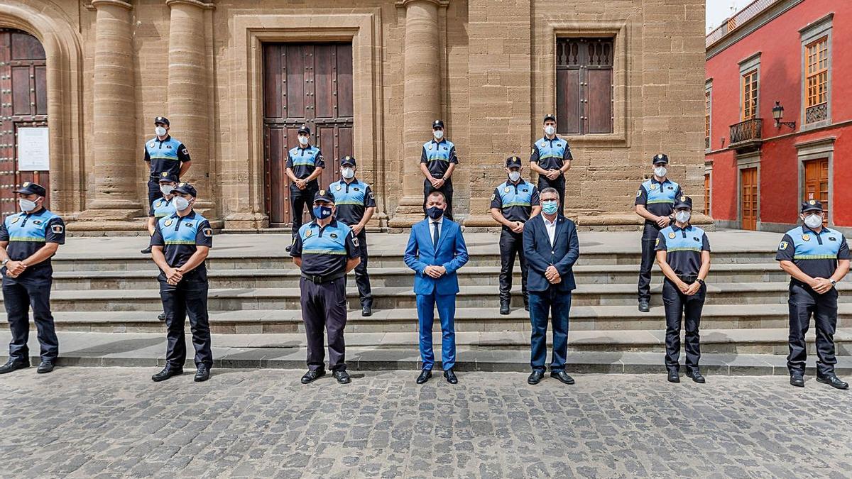 Doce nuevos policías locales