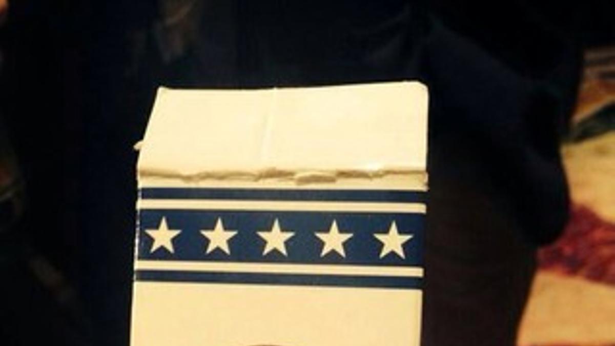 Una imagen de la caja de chocolates, con la firma del presidente de EEUU, Barack Obama, que recibió como obsequio la delegación española en su visita a la Casa Blanca.