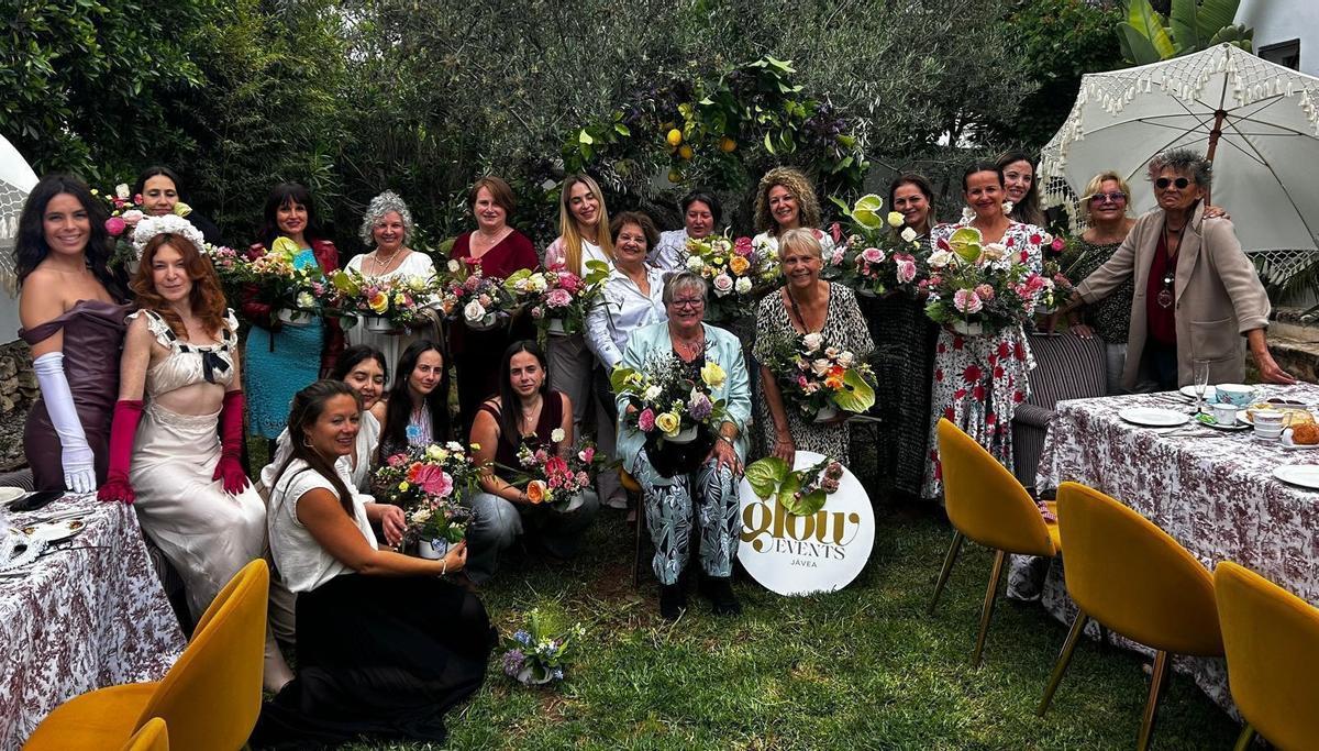 Las participantes en la primera fiesta de la Marina Alta inspirada en Los Bridgerton