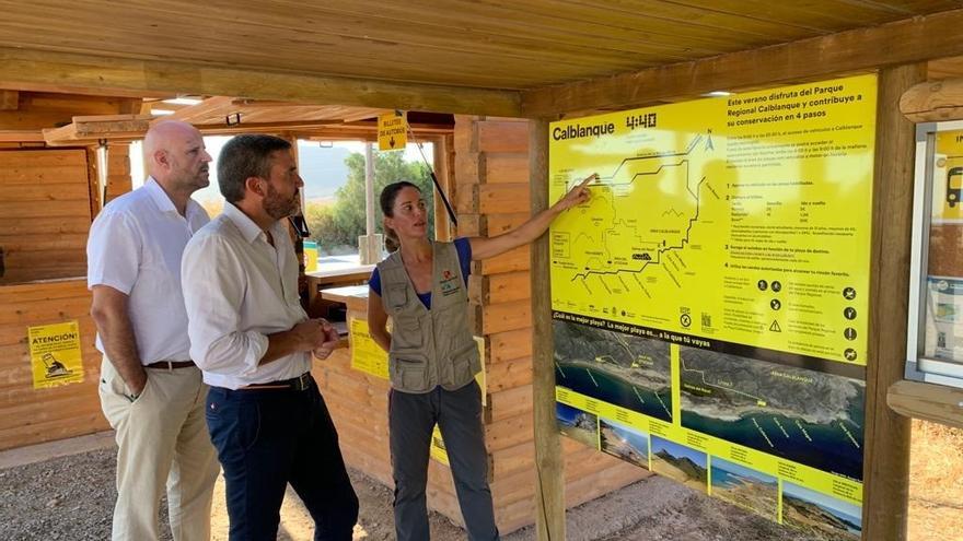 El consejero Antonio Luengo, durante su visita al Parque Regional de Calblanque