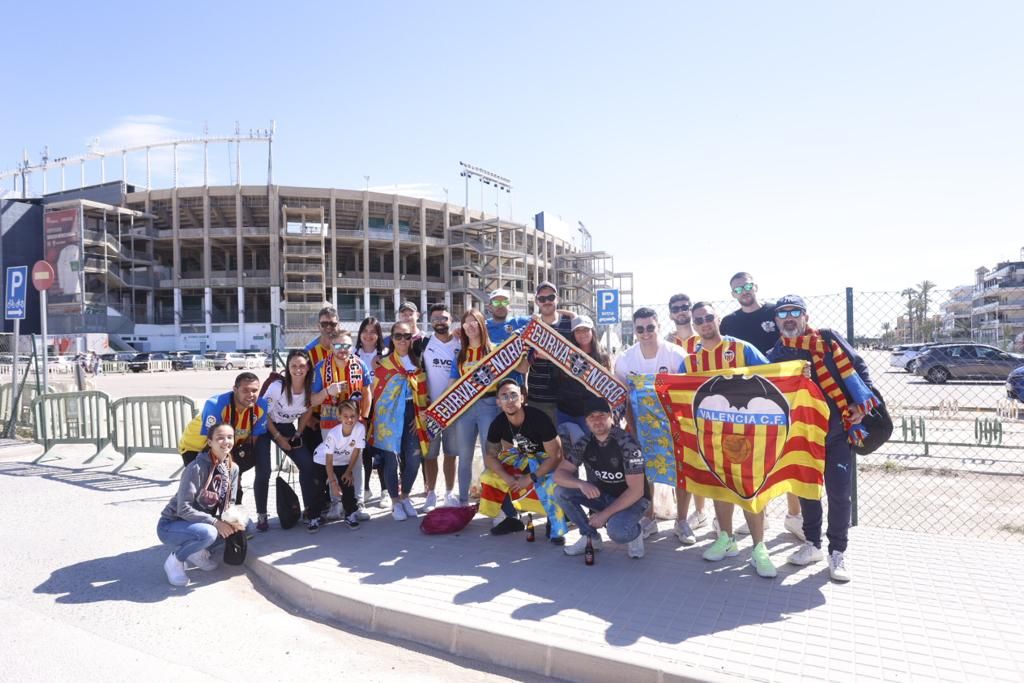 La afición del Valencia CF ante el Elche