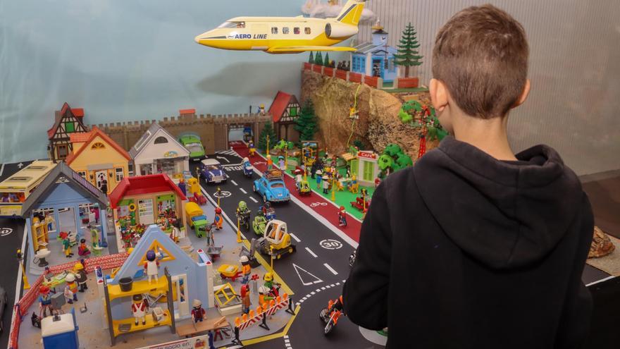 Casi 3.000 personas visitan la exposición de Playmobil de Torrent