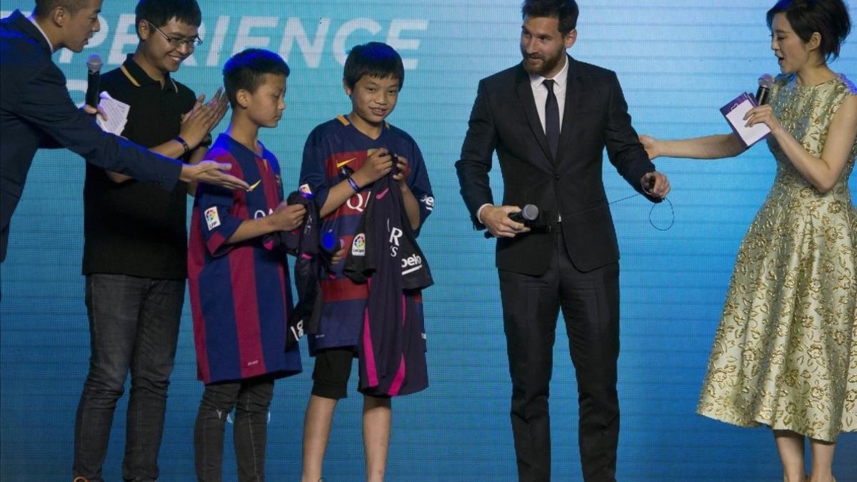 barcelona s lionel messi  second right  meets young football180216172909