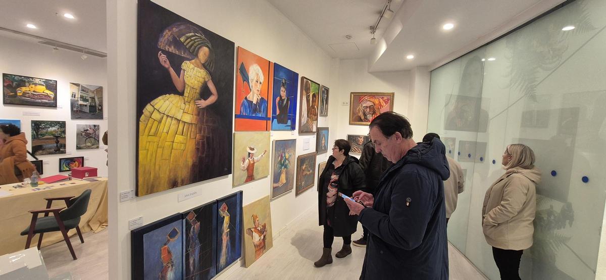 De un Ikea a una exposición de pinturas en pleno centro comercial de Vigo