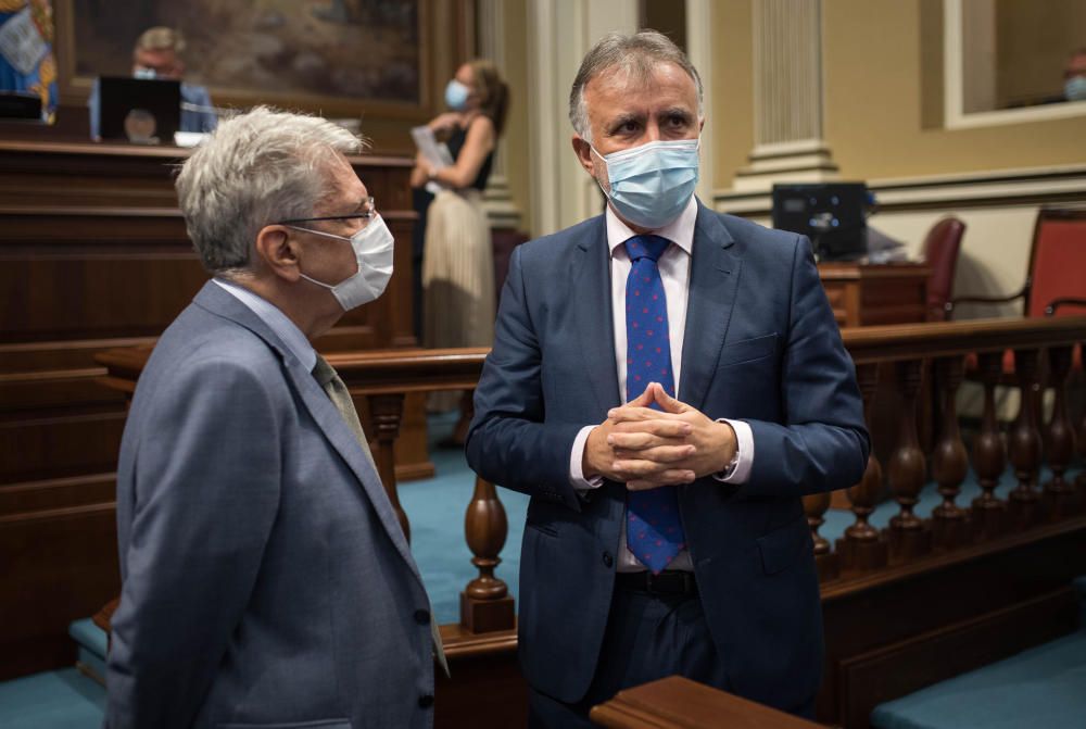 El Parlamento de Canarias acogió la sesión.