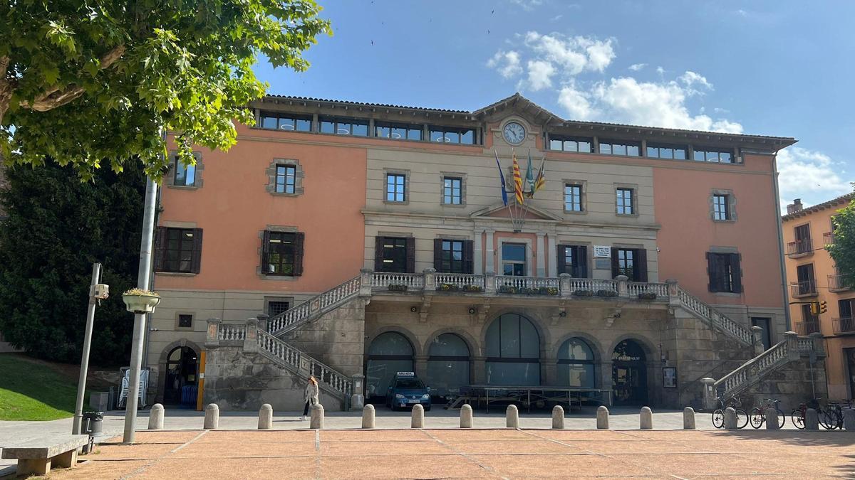 Façana de l'Ajuntament de Ripoll.