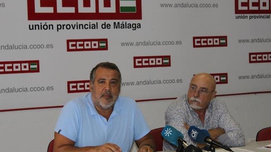 El secretario general del Sindicato de Sanidad y Sectores Sociosanitarios de CCOO de Málaga, Rafael González, y el secretario general de CCOO de Málaga, Antonio Herrera.