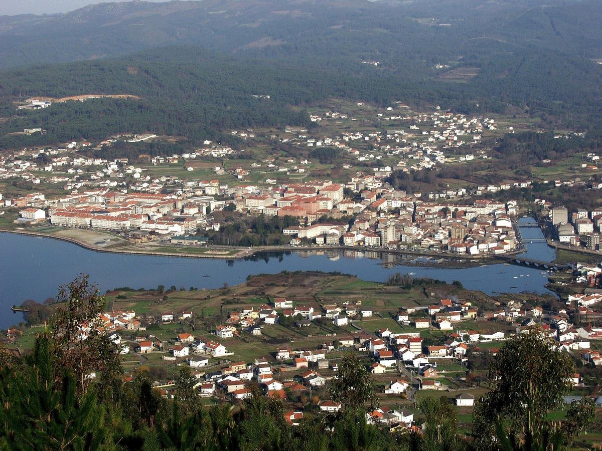 La vista del centro de Noia desde el mirador del Alto de San Lois