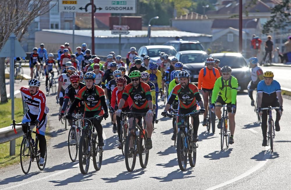 Un pelotón de ciclistas arrancó a las 10.00 horas desde  A Ramallosa para recordar a ''Ñito'' y a los heridos del atropello en el km. 44 de la PO-552