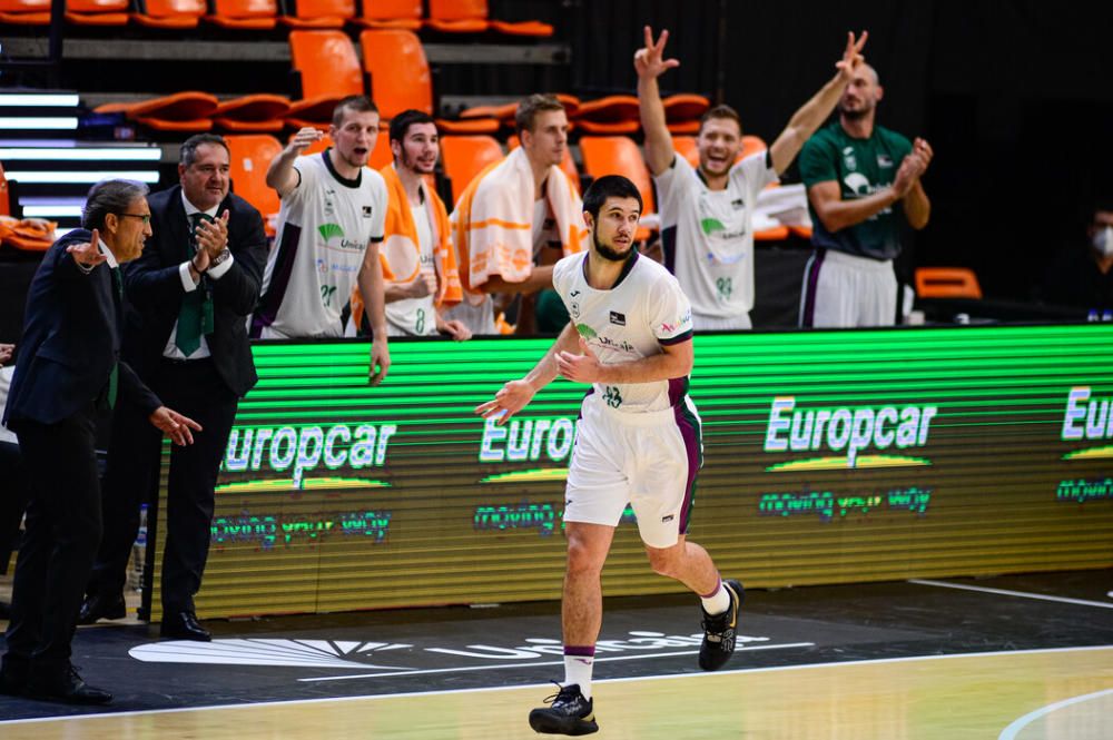 Importante victoria del Unicaja ante el Joventut en la fase final de la ACB
