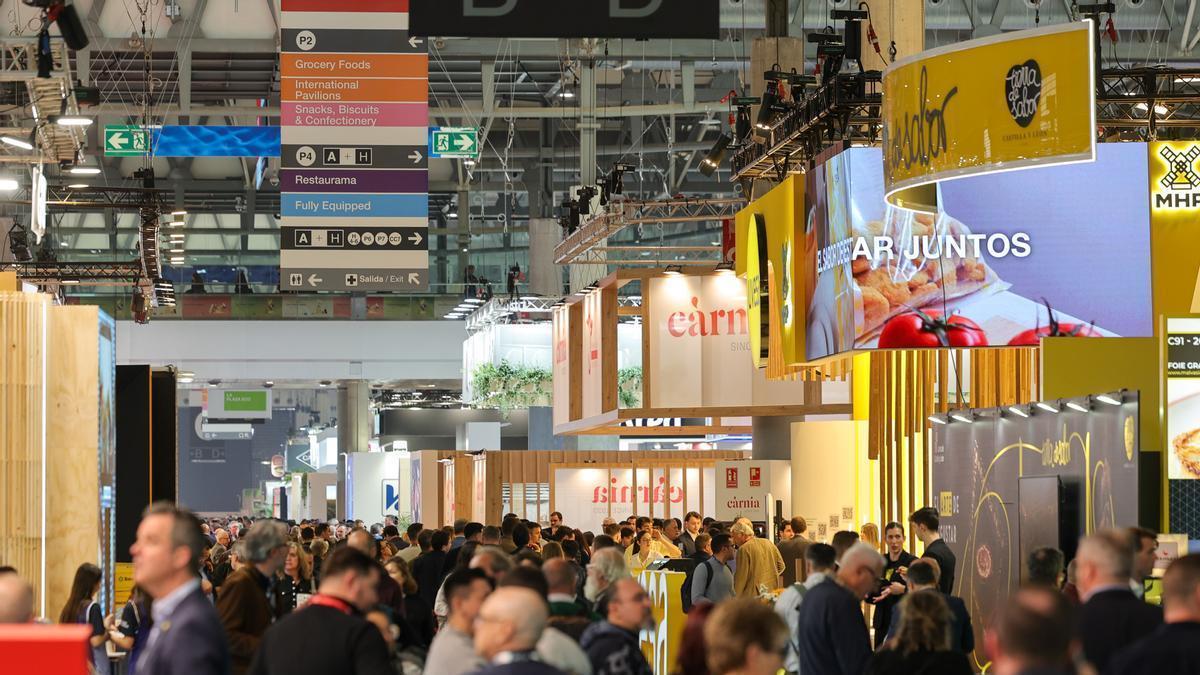 Las grandes marcas de la industria cárnica de España están en el Pabellón 3 de Alimentaria en Barcelona.