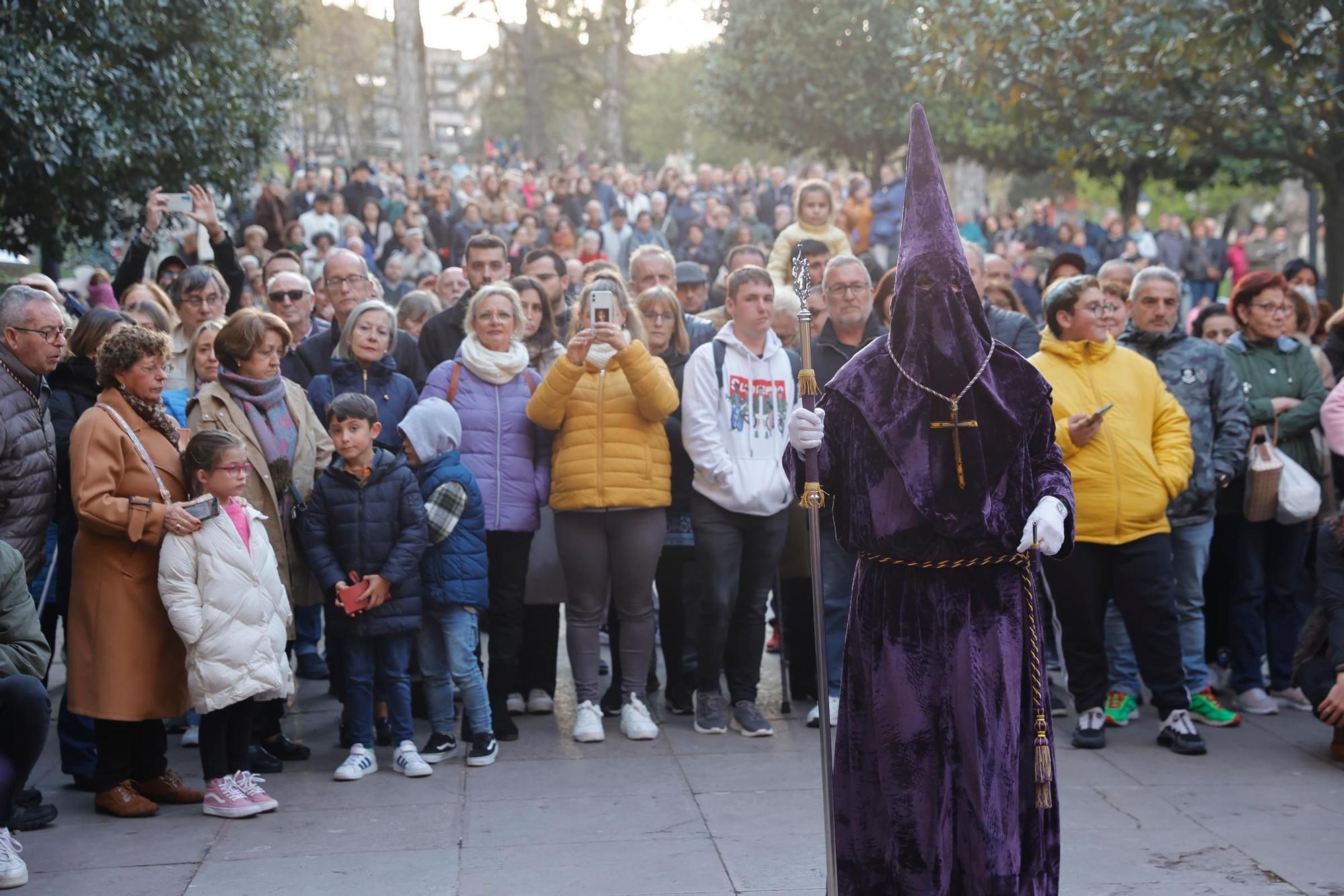 El Señor de Oviedo atrae multitudes: mira las fotos de la procesión del Nazareno