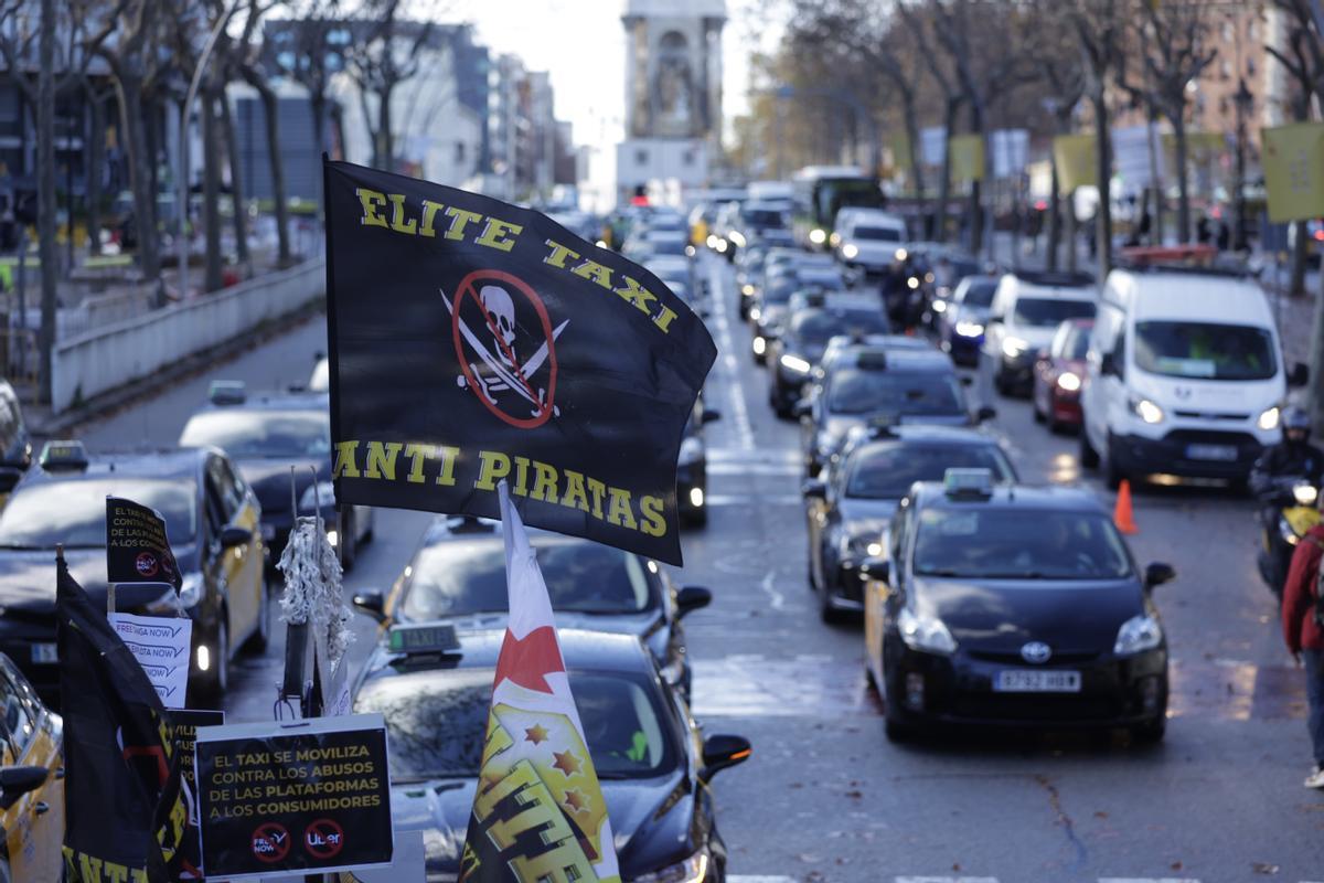 Marcha lenta de taxis en Barcelona