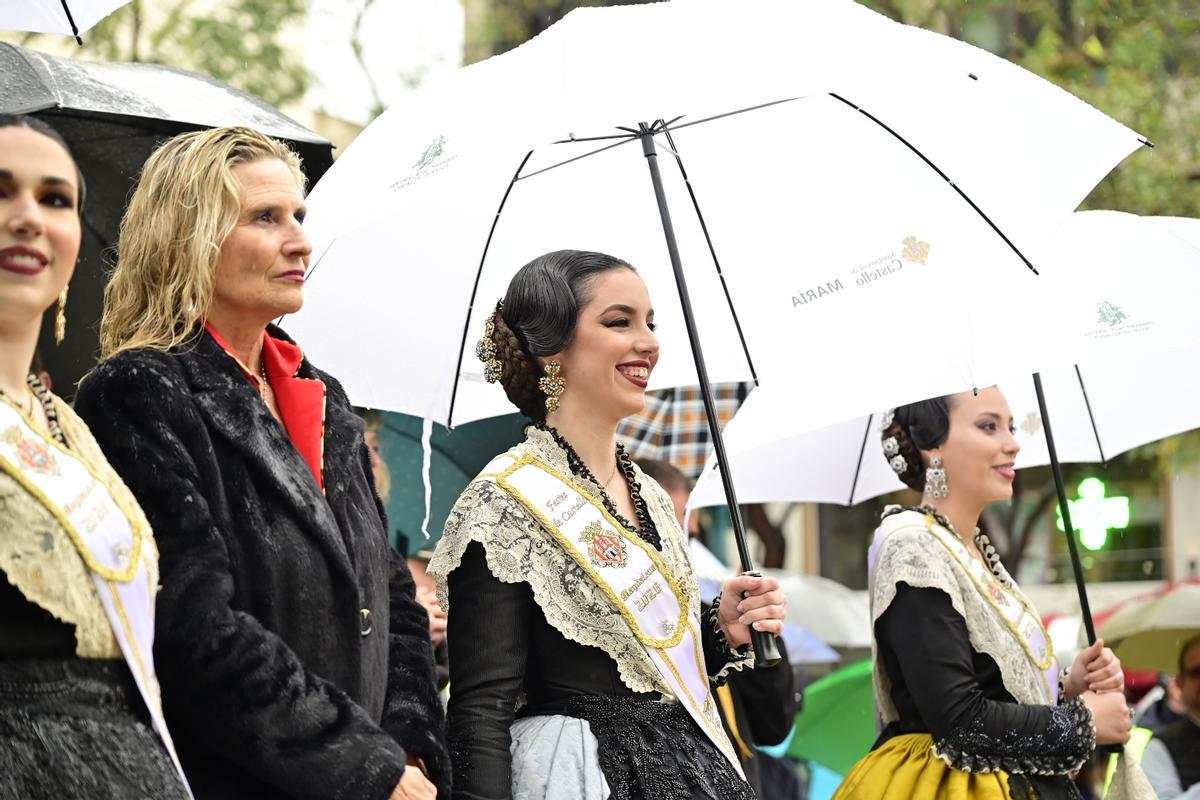 Galería de imágenes: La Germandat dels Cavallers de la Conquesta desafía a la lluvia para homenajear al monarca